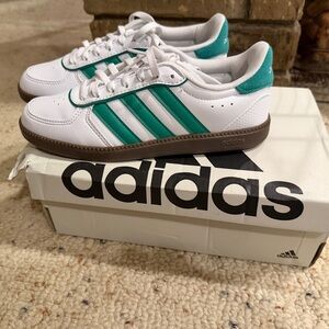 Adidas Womens  Size 5.5 White and Teal Sneakers NEW